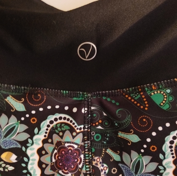 Vogo Women's athletic leggings size M moisture wicking NWT Tribal Pattern - Picture 6 of 6